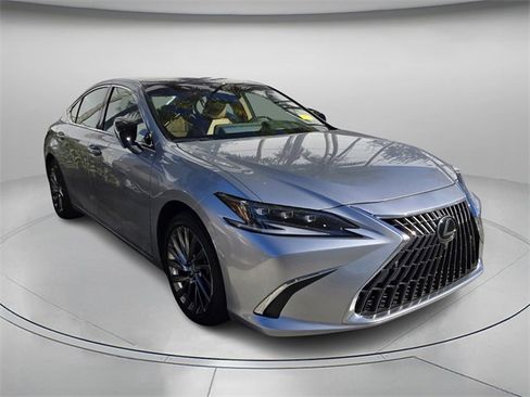 Used 2025 Lexus ES 350 Ultra Luxury image 4