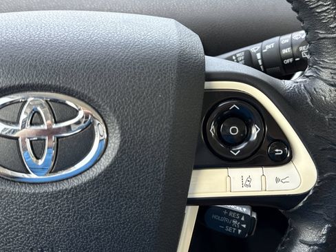 Used 2016 Toyota Prius Three Touring FWD image 18