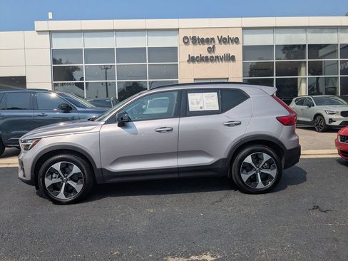 Certified 2026 Volvo XC40 B5 Plus AWD/4WD image 3