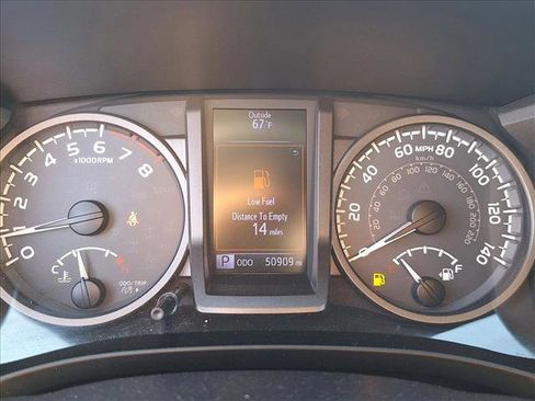 Used 2018 Toyota Tacoma TRD Off-Road image 11