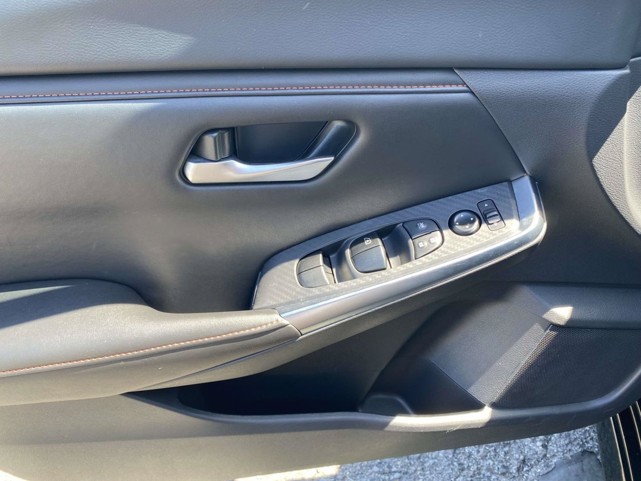 Used 2025 Nissan Sentra SR FWD image 16