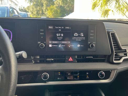 Used 2025 Kia Sportage LX image 18