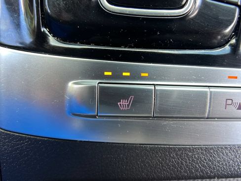 Used 2024 Kia Carnival EX FWD image 27