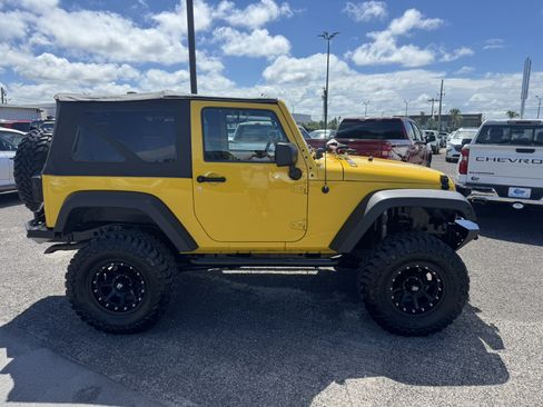 Used 2008 Jeep Wrangler Rubicon w/ Dual Top Group AWD/4WD image 4