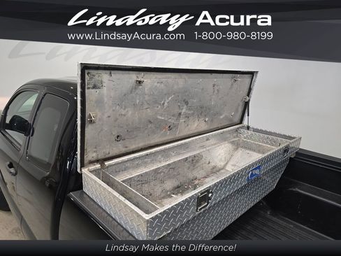 Used 2017 Toyota Tacoma SR image 8