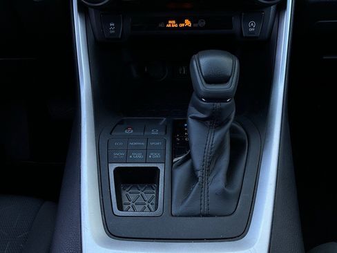 Used 2025 Toyota RAV4 XLE image 24