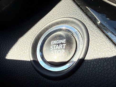 Used 2019 Toyota C-HR XLE image 22