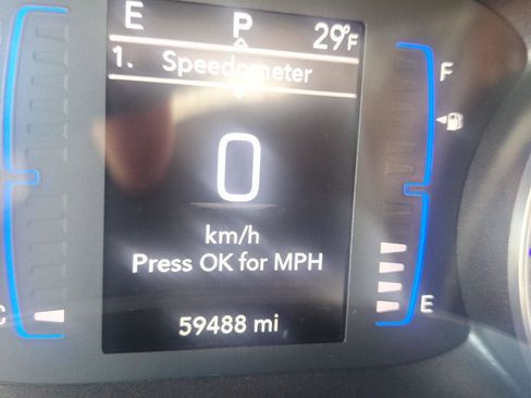 Used 2023 Chrysler Voyager LX image 23