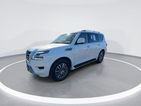 Used 2024 Nissan Armada SL w/ Captain's Chairs Package image 4