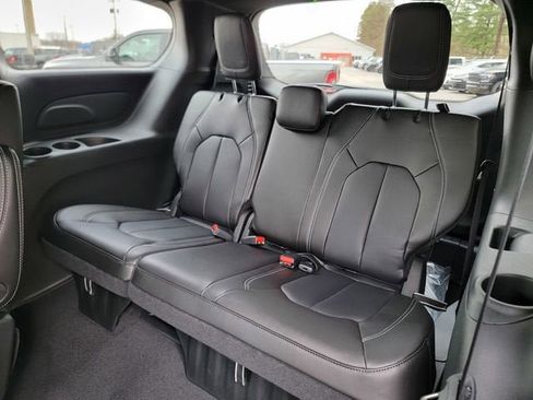 New 2026 Chrysler Pacifica Select AWD/4WD image 20