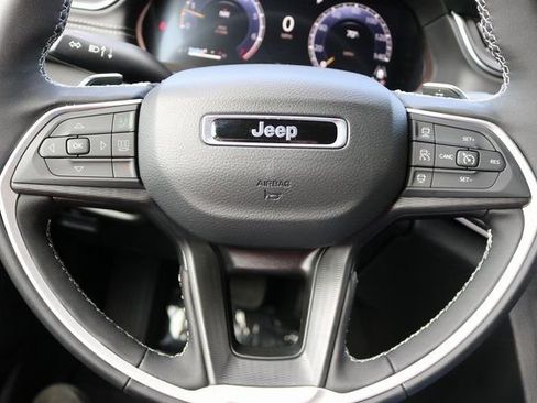 New 2025 Jeep Grand Cherokee Altitude image 20
