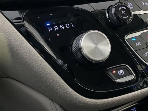 Used 2024 Chrysler Pacifica Limited image 21