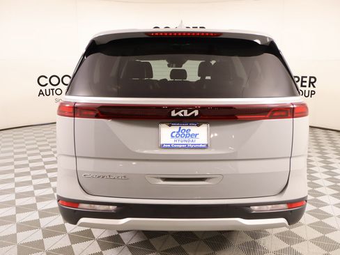 Used 2022 Kia Carnival EX image 23