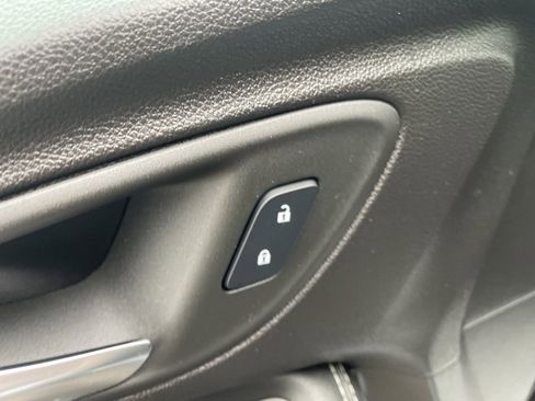 Used 2024 Buick Encore GX Sport Touring image 11