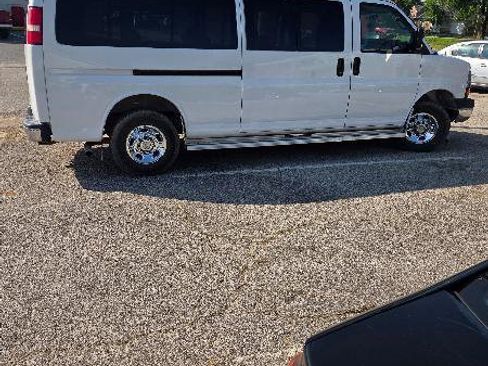 Used 2010 Chevrolet Express 3500 LT w/ LT Preferred Equipment Group RWD image 5
