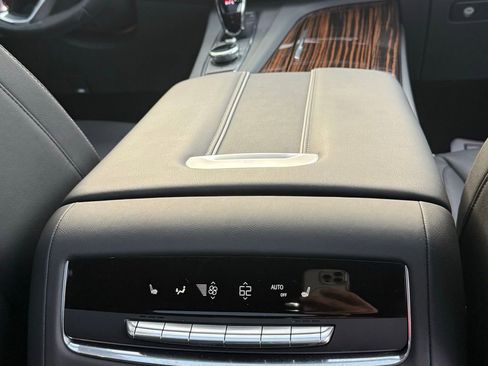 Used 2024 Cadillac Escalade ESV Premium Luxury image 22