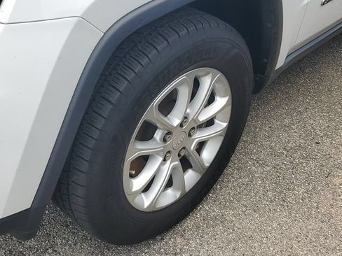 Certified 2021 Jeep Grand Cherokee Laredo X AWD/4WD image 6