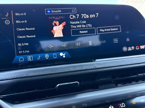 Used 2025 Cadillac XT4 Premium Luxury FWD image 21