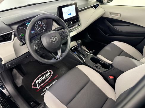 Used 2025 Toyota Corolla LE AWD/4WD image 15