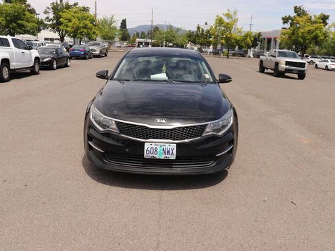 Used 2018 Kia Optima LX w/ 17" Alloy Wheels Package FWD image 2