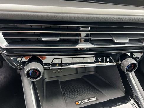 Certified 2025 Chevrolet Traverse LT w/ Sun and Wheel Package image 29