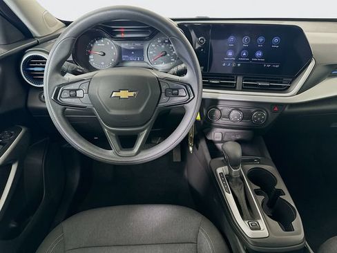 Used 2025 Chevrolet Trax LS FWD image 22