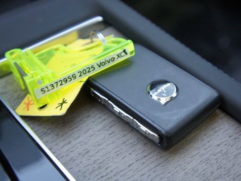 New 2025 Volvo XC90 T8 Plus w/ Protection Package Premier image 23