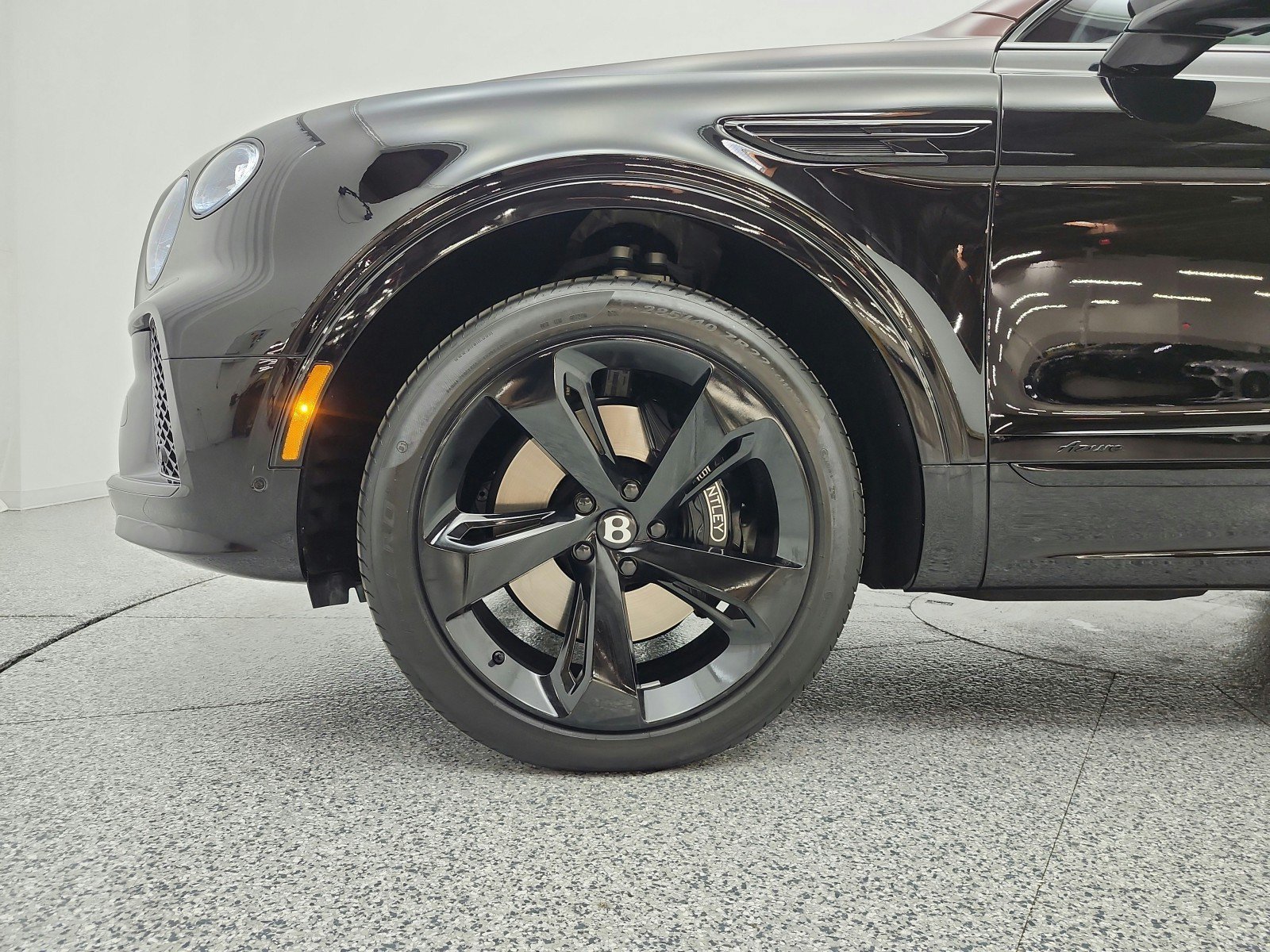Used 2025 Bentley Bentayga AWD/4WD image 22