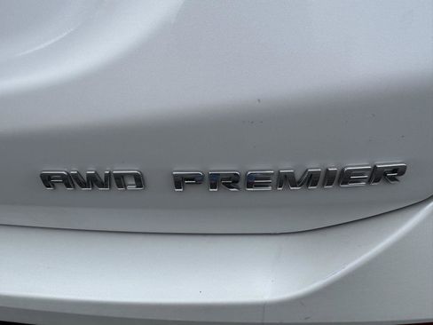 Used 2024 Chevrolet Equinox Premier image 10