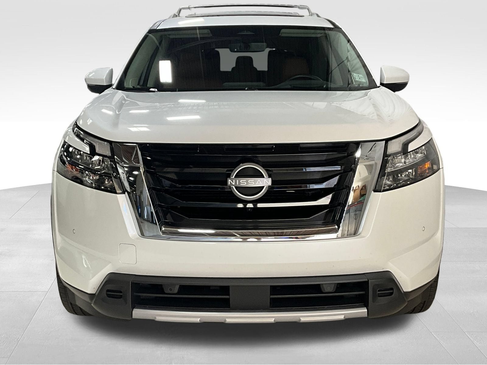 Used 2025 Nissan Pathfinder Platinum w/ Cargo Package AWD/4WD image 2