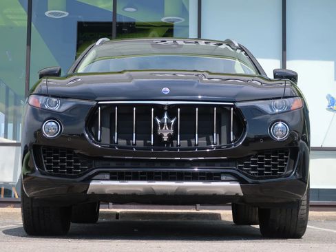 Used 2017 Maserati Levante w/ Luxury Package image 3