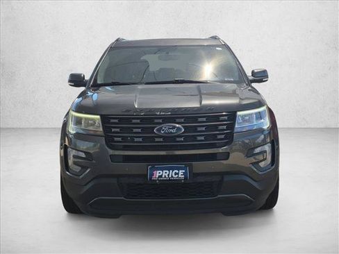Used 2017 Ford Explorer XLT w/ Equipment Group 202A AWD/4WD image 2