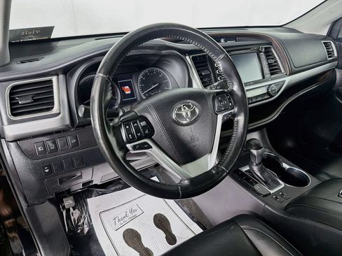 Used 2019 Toyota Highlander XLE AWD/4WD image 9