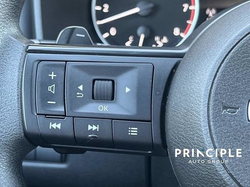 Used 2024 Nissan Rogue SV FWD image 18