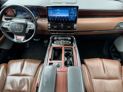 Used 2022 Lincoln Navigator Reserve AWD/4WD image 3