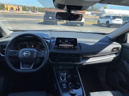 Certified 2025 Nissan Rogue SV AWD/4WD image 11