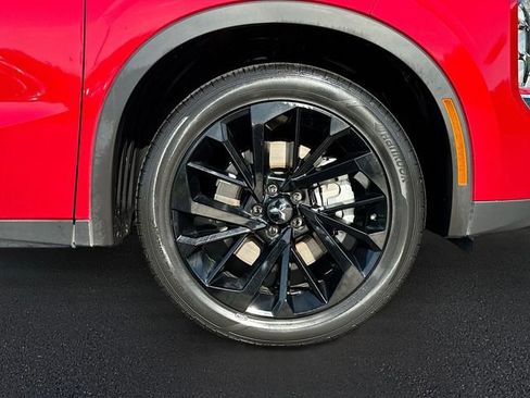Used 2024 Mitsubishi Outlander SE Black Edition image 30