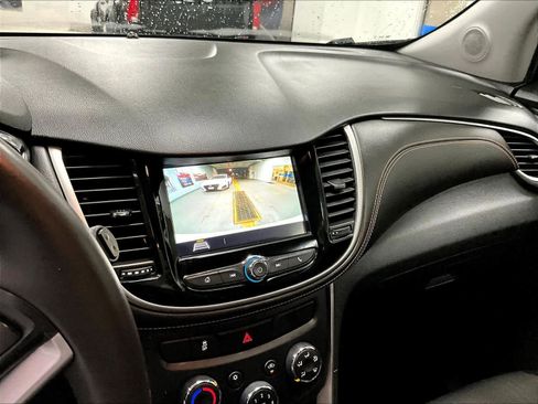Used 2018 Chevrolet Trax LT w/ LT Convenience Package image 19