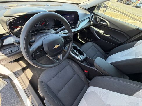 Used 2025 Chevrolet Trax LS FWD image 15