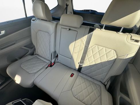 Used 2024 Volkswagen Atlas SEL Premium R-Line image 12