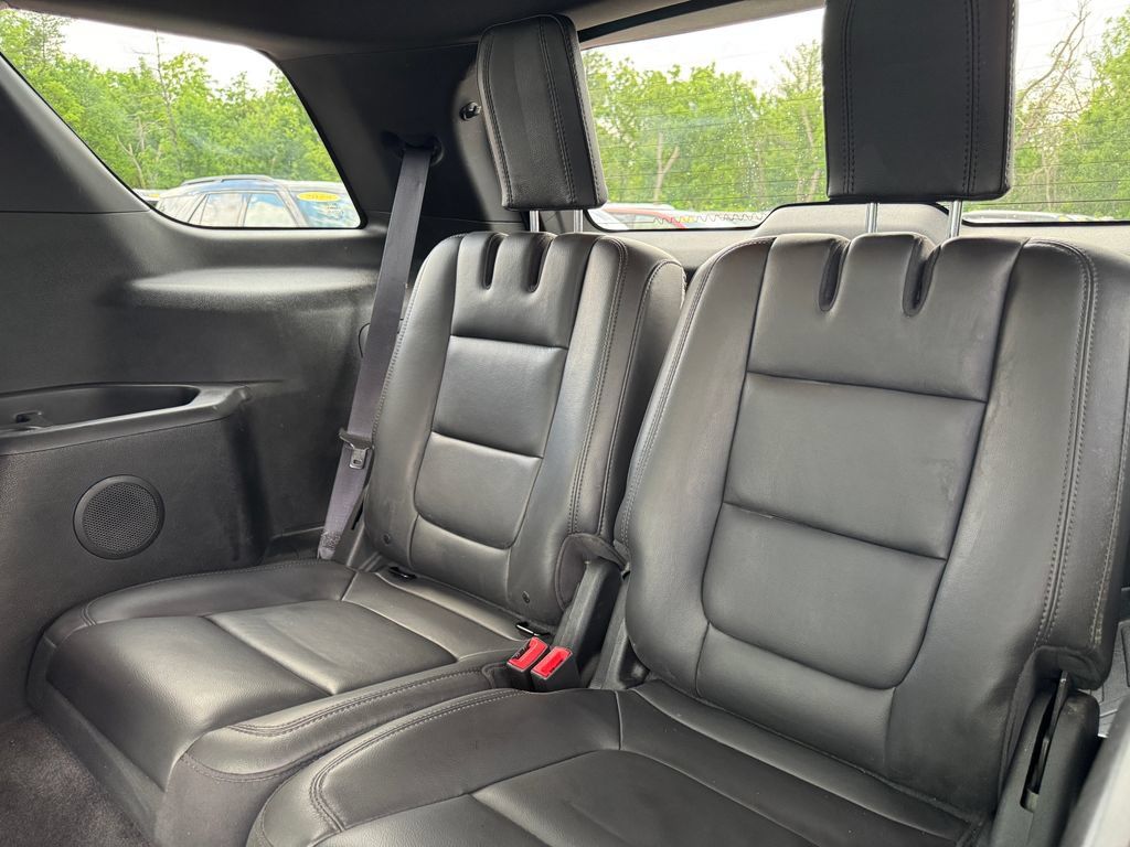Used 2014 Ford Explorer XLT w/ Equipment Group 202A AWD/4WD image 38