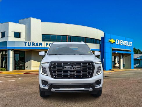 Used 2025 GMC Yukon Denali Ultimate w/ LPO, Floor Liner Package AWD/4WD image 10