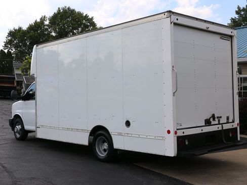 Used 2021 Chevrolet Express 3500 w/ Power Convenience Package RWD image 3