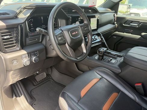 Used 2025 GMC Sierra 1500 AT4 w/ AT4 Premium Package AWD/4WD image 11