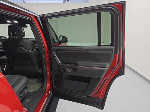 Used 2023 Rivian R1S Launch Edition image 19