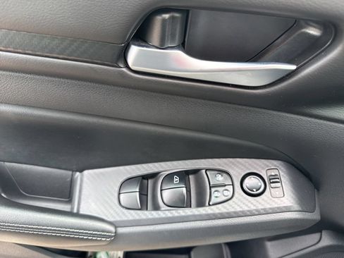 Used 2025 Nissan Altima 2.5 SV FWD image 13