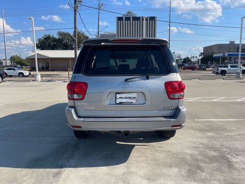 Used 2007 Toyota Sequoia SR5 RWD image 4