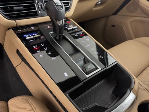 New 2026 Porsche Macan AWD/4WD image 26