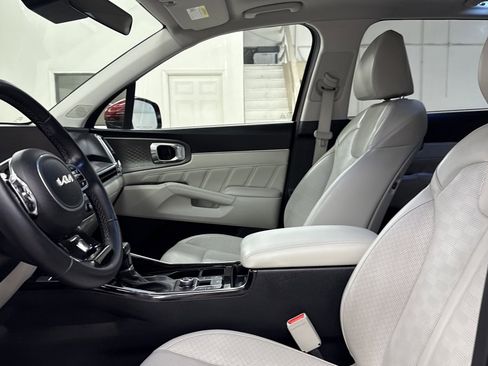 Used 2024 Kia Sorento SX image 4