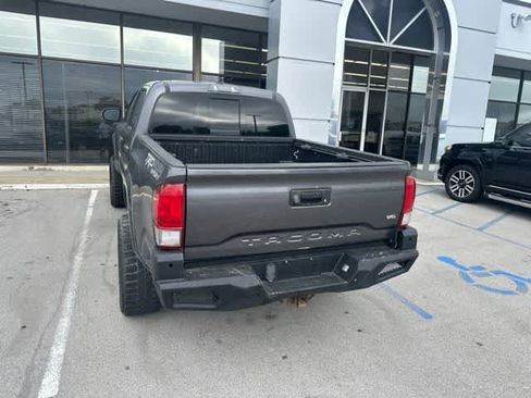 Used 2017 Toyota Tacoma TRD Sport w/ Tow Package (A/T) AWD/4WD image 7